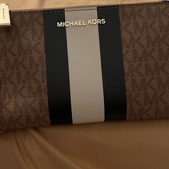 Michael Kors Large Double Zip Wallet / Wristlet with Blk/Wht Color Block - Picture 12 of 16